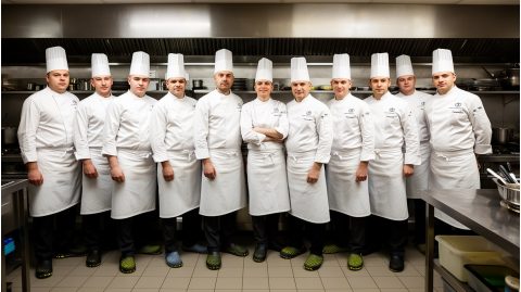 Форма повара в ресторане: обязательные элементы и как закрепить стандарт