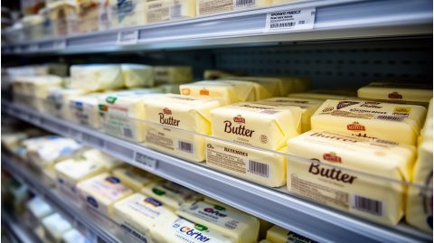 Как выбрать натуральное сливочное масло: состав, жирность, маркировка и проверка дома