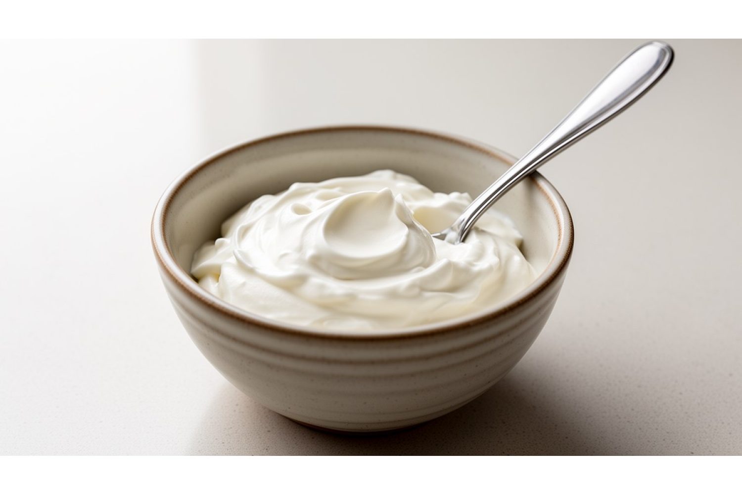 Сметана: состав, белки, жиры, углеводы, витамины и минералы