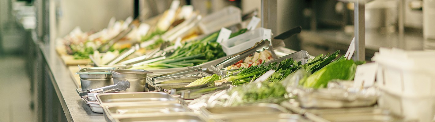 Х5 запретила мясокомбинат «Великие Луки»: что это значит для оптовиков